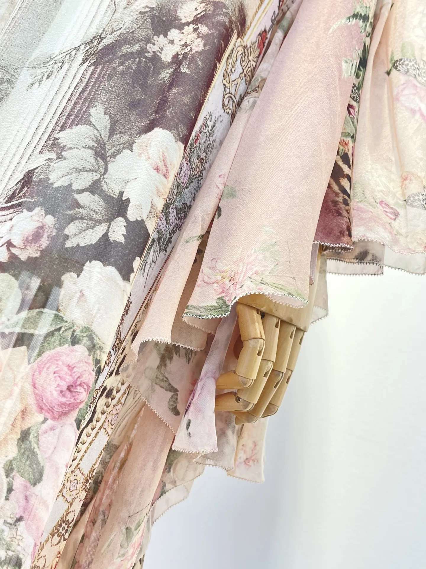 فستان متوسط الطول بأكمام طويلة وطبعة زهور وردية أنيقة جديدة لعام 2025 للنساء