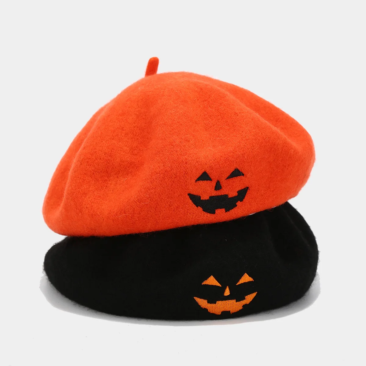 Grenzüberschreitende Halloween-Mütze mit Totenkopf-Stickerei, trendige Woll-Baskenmütze für Damen, orangefarbene Kürbismütze
