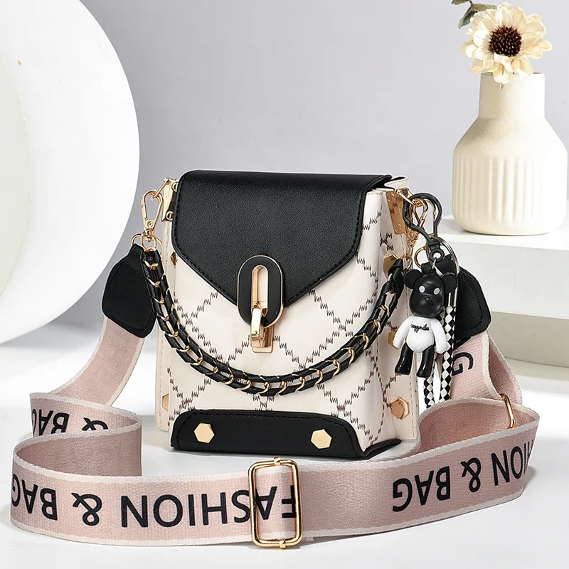 High Quality Hot Selling Wholesale New Niche Design Lightweight Mobile Phone Bag Crossbody Bag Casual Fashion Shoulder Bag Women