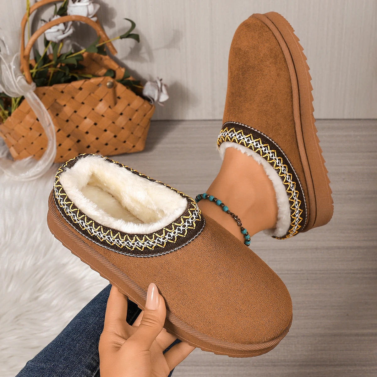 

Новинка 2025 года, женские тапочки, удобные уличные шлепанцы, женские трендовые теплые тапочки с полушваброй, зимняя теплая женская обувь на толстой подошве