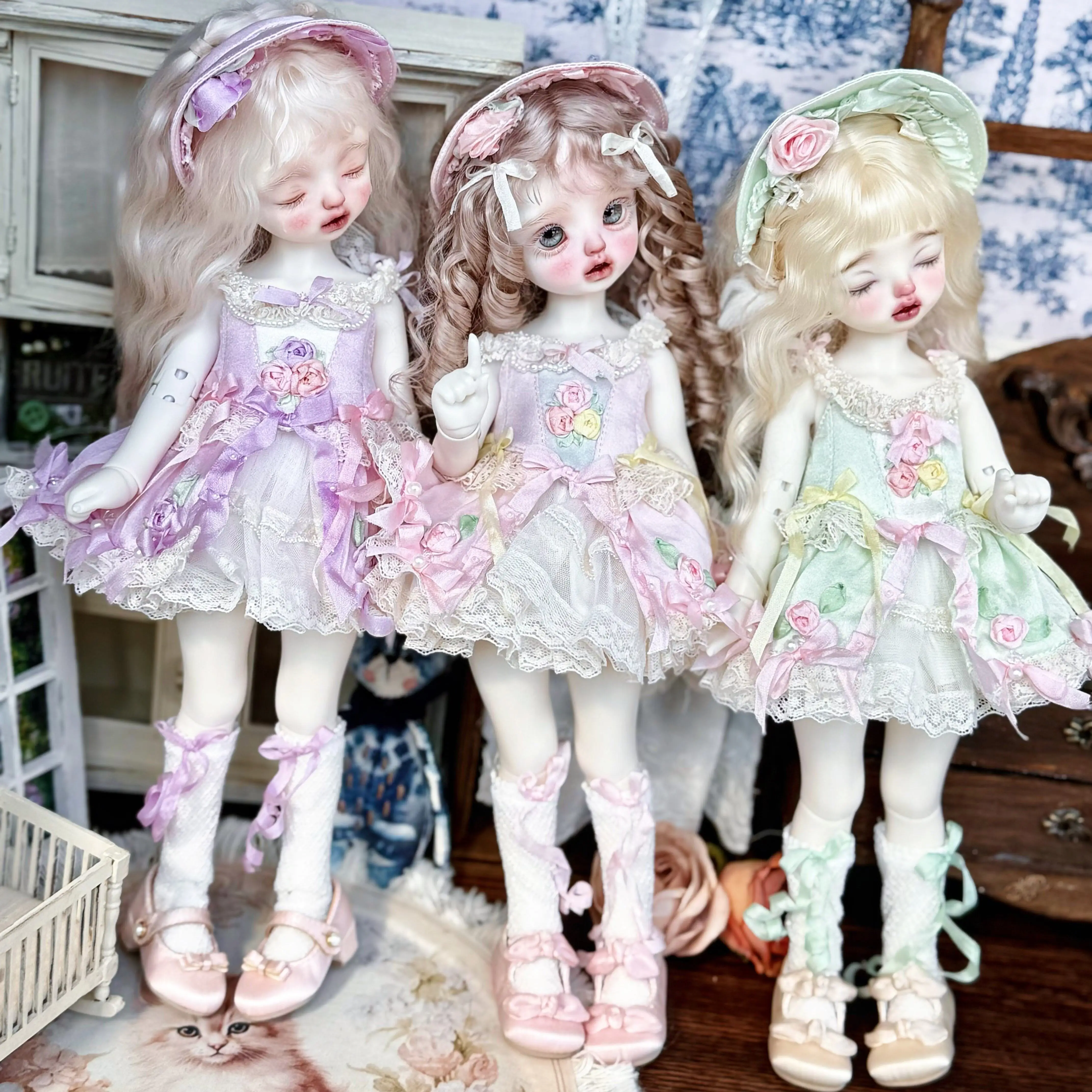 1/6 BJD Doll Lolita Dress Outfit Floral Rose Silk Embroidery Sleeveless Lace Skirt Set with Bonnet Hat 3 Colors Doll Clothes