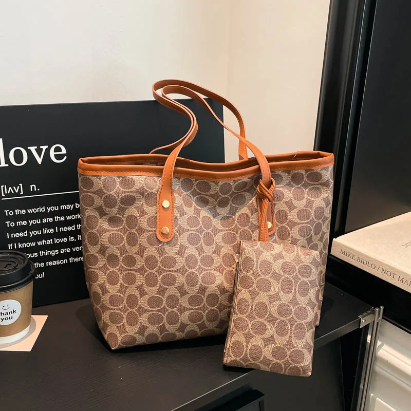Fashionable Large Capacity Diaper Bags For Women Elegant Leather Handbag Minimalist Vintage Luxury Designer Commuter