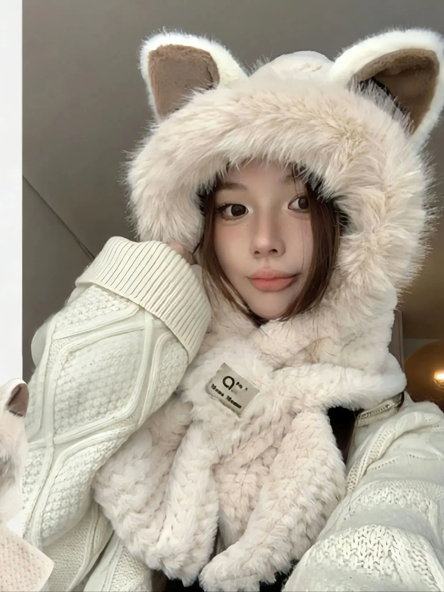 قبعة فروي لطيفة للخريف والشتاء مع وشاح متكامل سميك ودافئ لحماية الأذن قبعة ركوب الدراجات للنساء من القطيفة الناعمة مقاس واحد تناسب الجميع