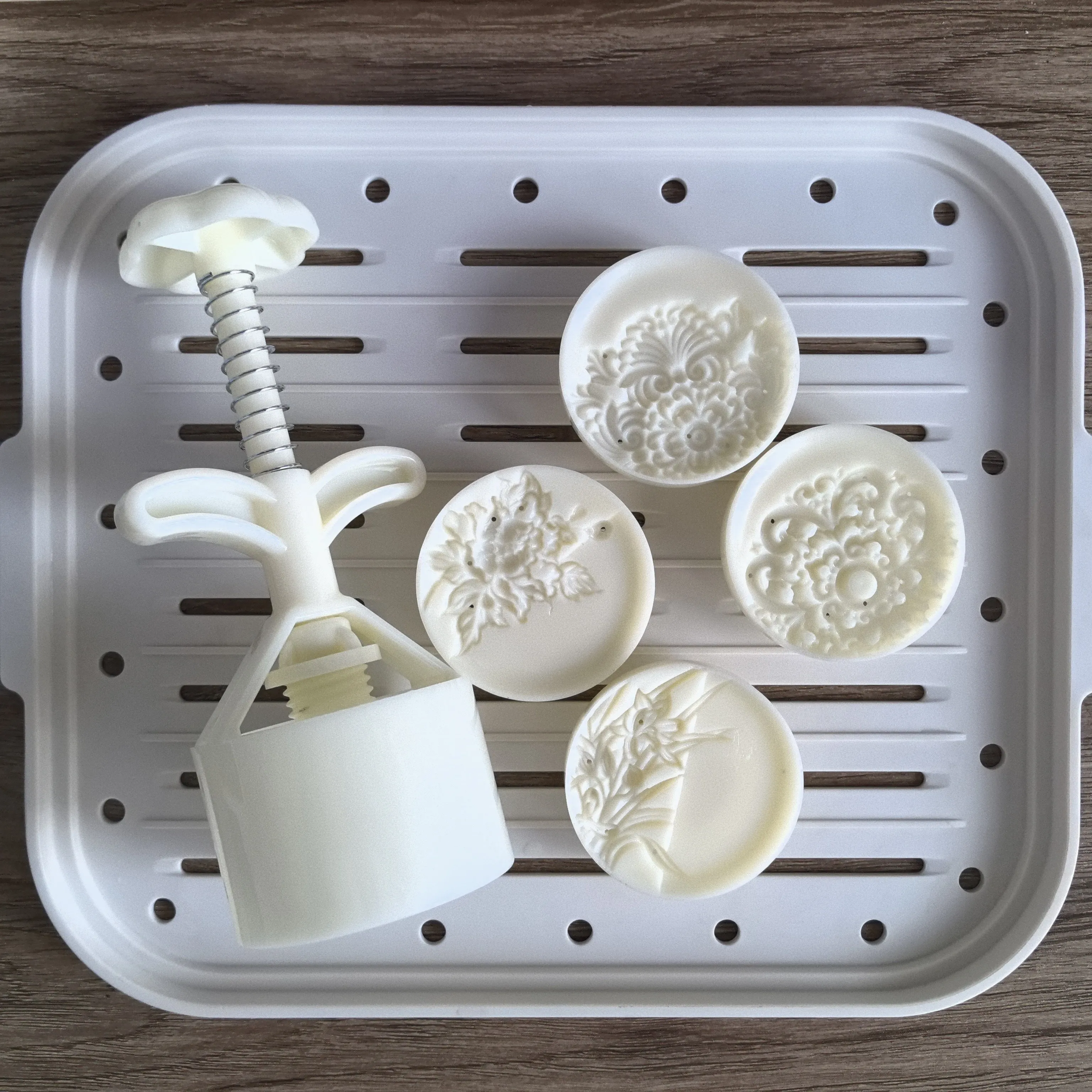 Classic Flower Pattern Moon Cake Mold, Including 1pc Mold And 4pcs Stamp, DIY Hand Press Cookie Stamps,  Baking Tools