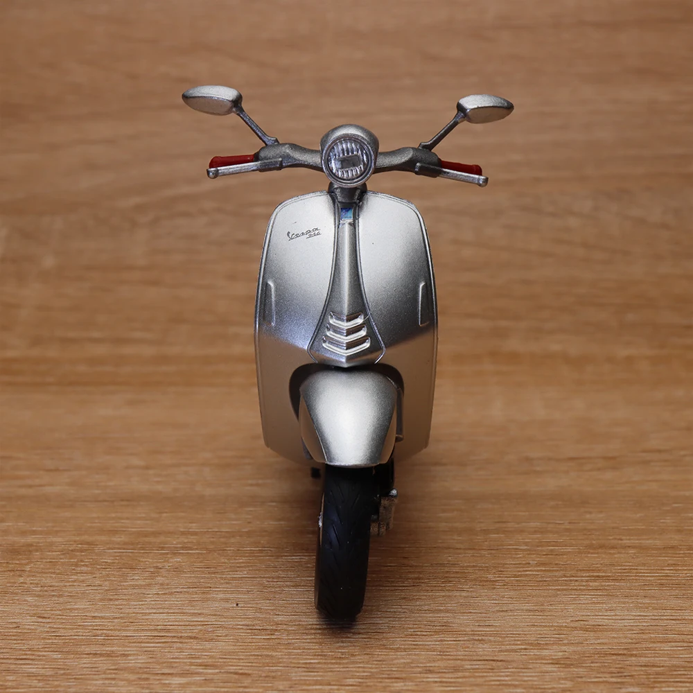 Diecast Alloy Motorcycle Toy 1/18 VESPA 2014 946 Model