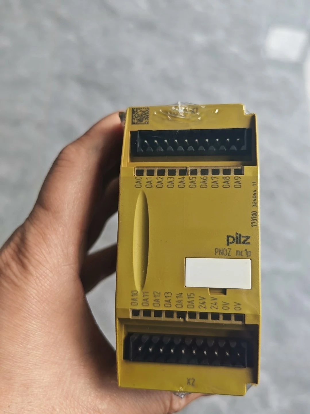 PILZ PNOZ mc1p 773700 safety relay in Stock