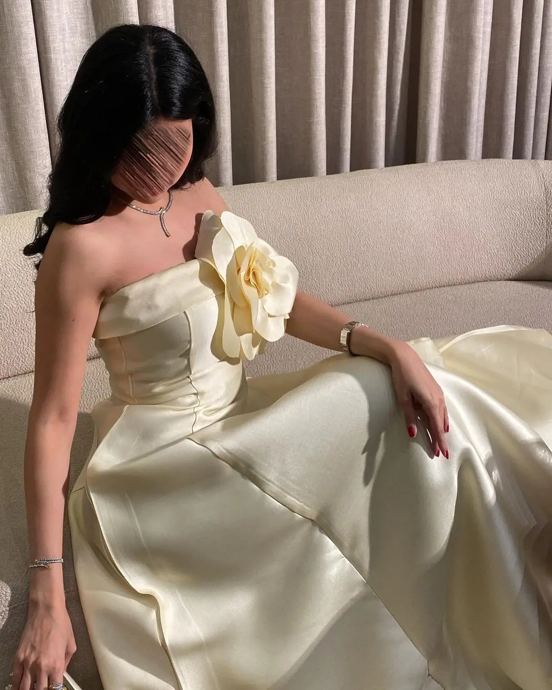 Customized Light Yellow Satin Prom Dresses Strapless Sleeveless Pleated Flowers Floor Length Party Dress Evening Dresses