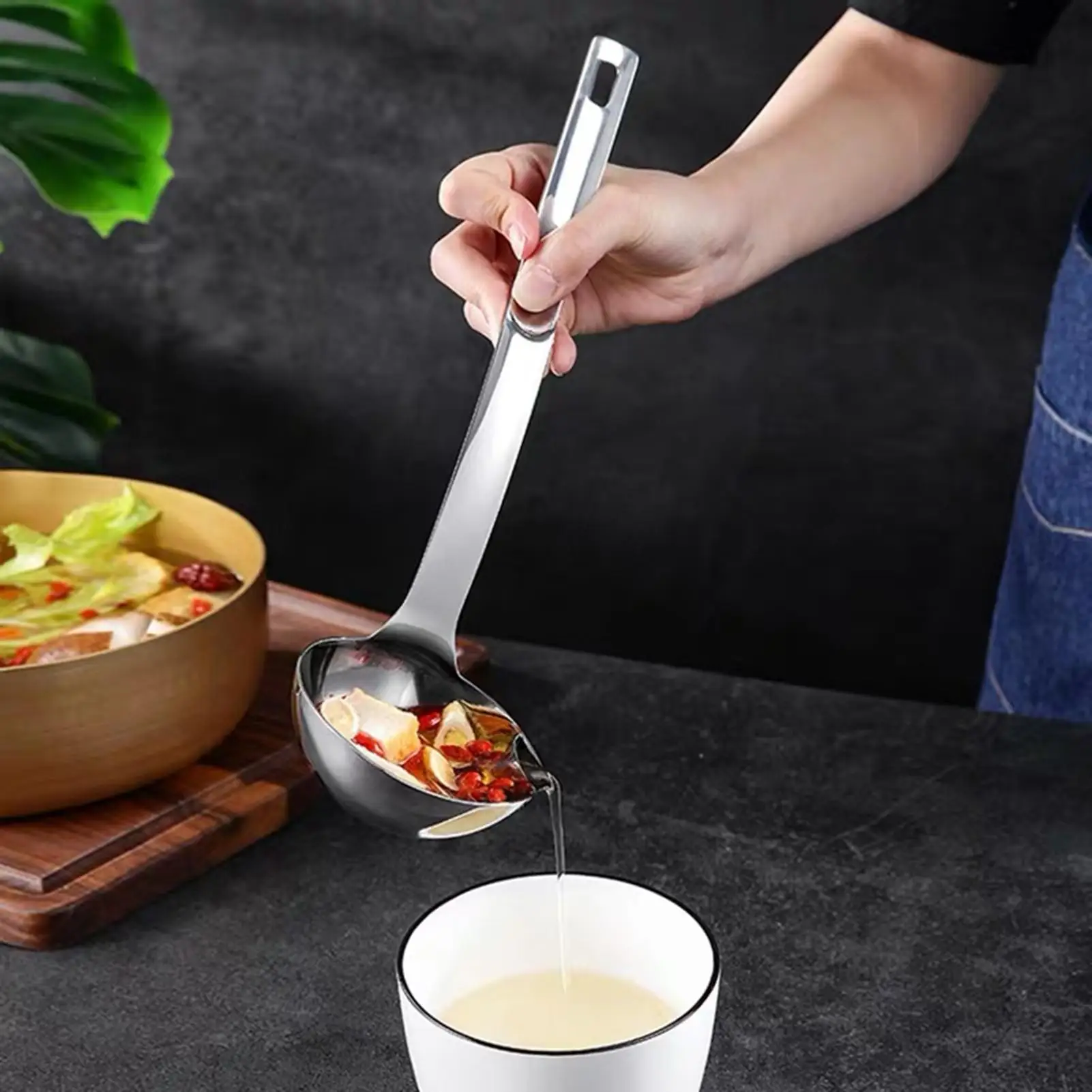Fat Skimmer Spoon Stainless Steel Gravy Separator Ladle with Long Handle Pouring Spout for Soup Broth Oil Kitchen Cooking Home