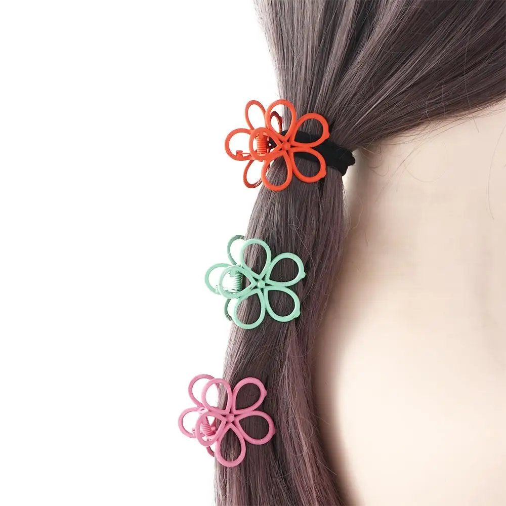 

Elegant Gift Lady Hair Claw Jaw Metal Hollow Flower Crab Clip