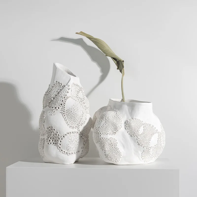 Irregular round hole flower vase Nordic simple home living room model room hotel decoration ornament with dried flowers
