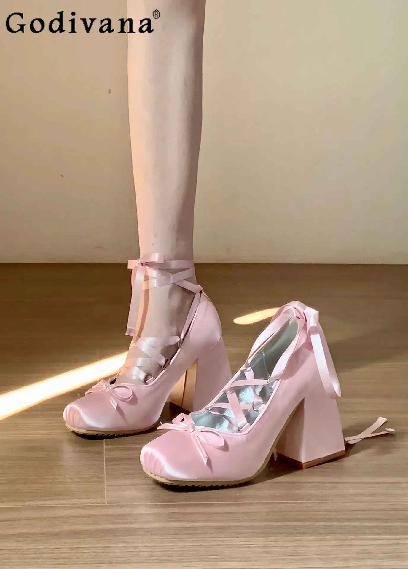 

2025 New Lolita Sweet Girls Bow Straps High Heels Pink Satin Thick Heels Square Head Pig Nose Ballet Mary Jane Single Shoes