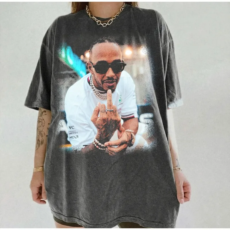 camiseta-vintage-comfort-colors-lewis-hamilton-camiseta-retro-f1-com-dedo-do-meio-camiseta-unissex-streetwear