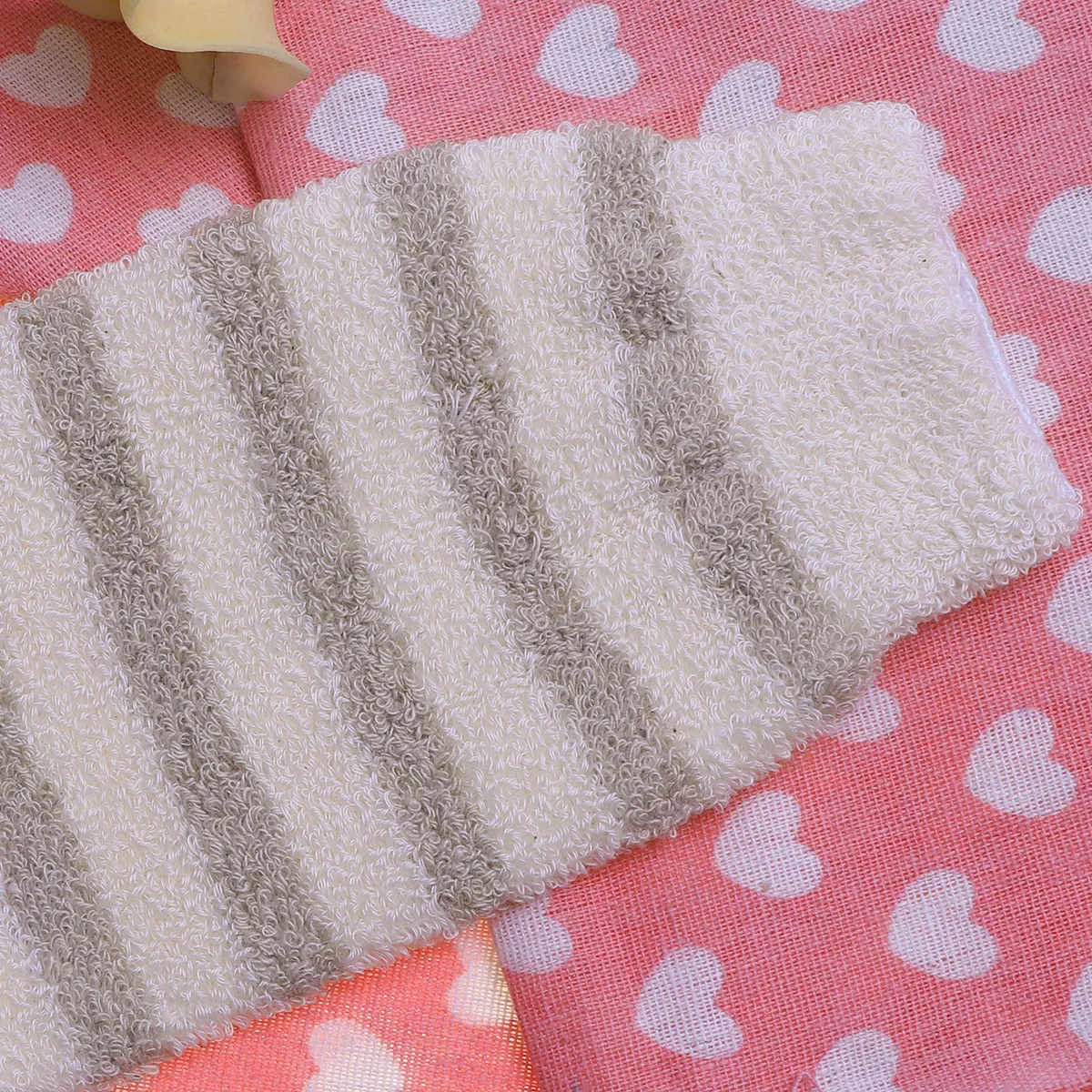 

Exfoliating Glove Scrubber Mitt For Deep Cleansing Dead Skin Removal Shower Sauna Use Bath Glove Scrubber Home Bath Accessories