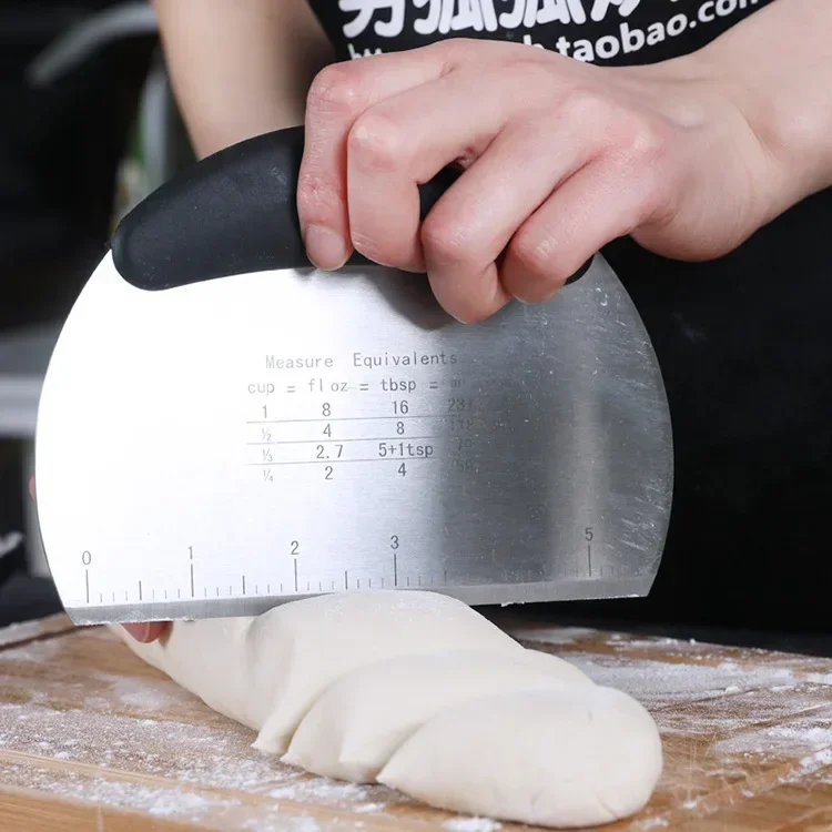 Baking Tool Stainless Steel Cutting Knife Semi-circle Non-slip Scraping Panel with Scale Dough Cake Butter Scraper Pizza Cutter