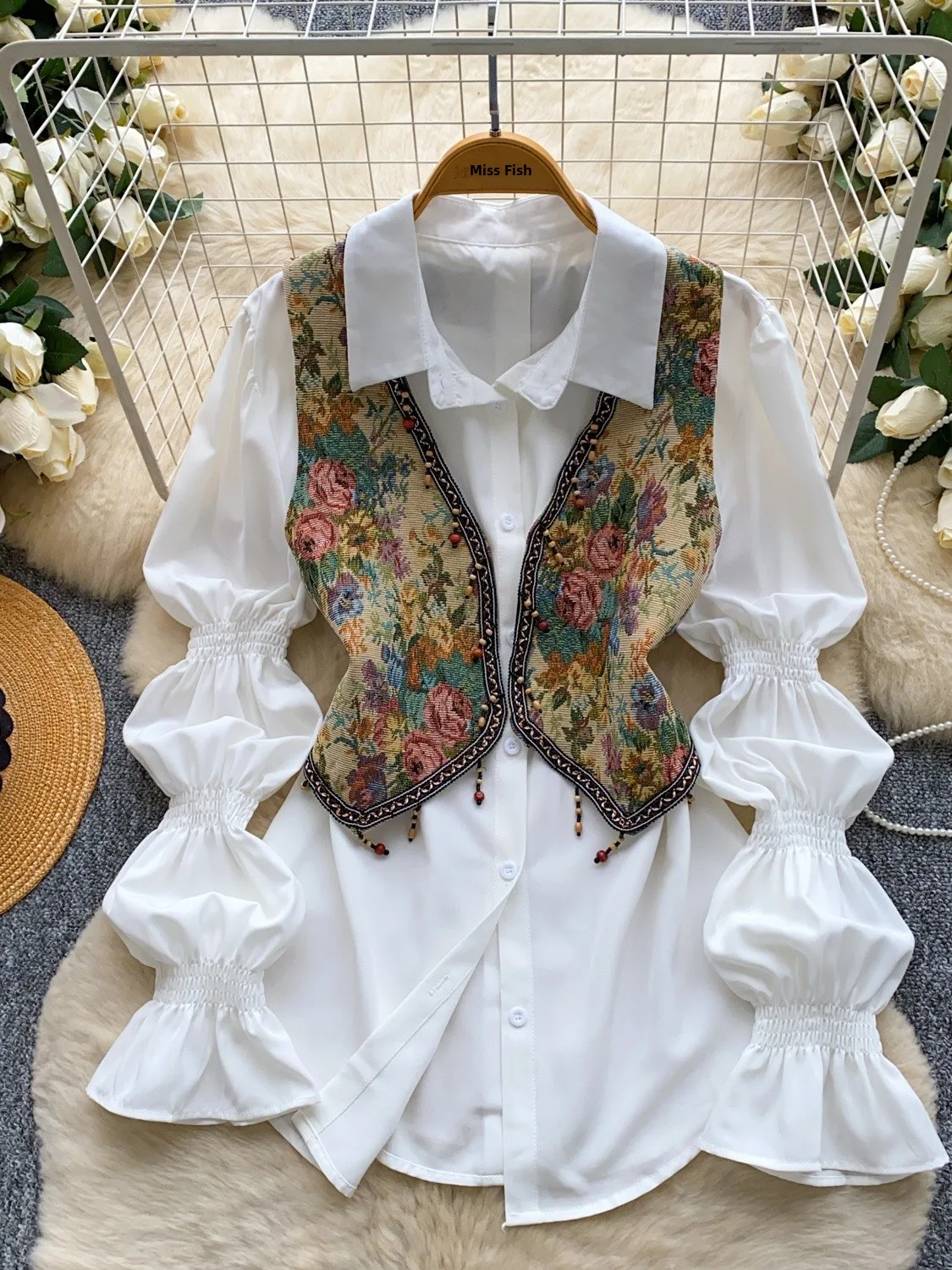 

Корейский женский жилет с одной пуговицей, рукавами-фонариками, бахромой и цветочной вышивкой, осенний, модный, свободного кроя, с длинными рукавами