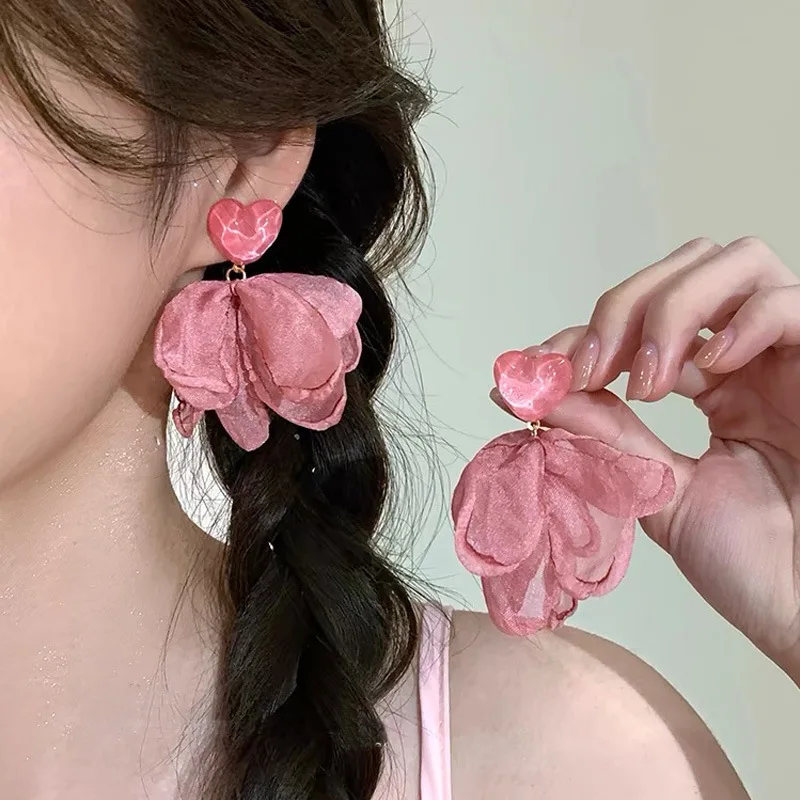 Hot selling mesh, heart-shaped flower earrings, women's earrings, light luxury, high-end feeling, sweet summer design