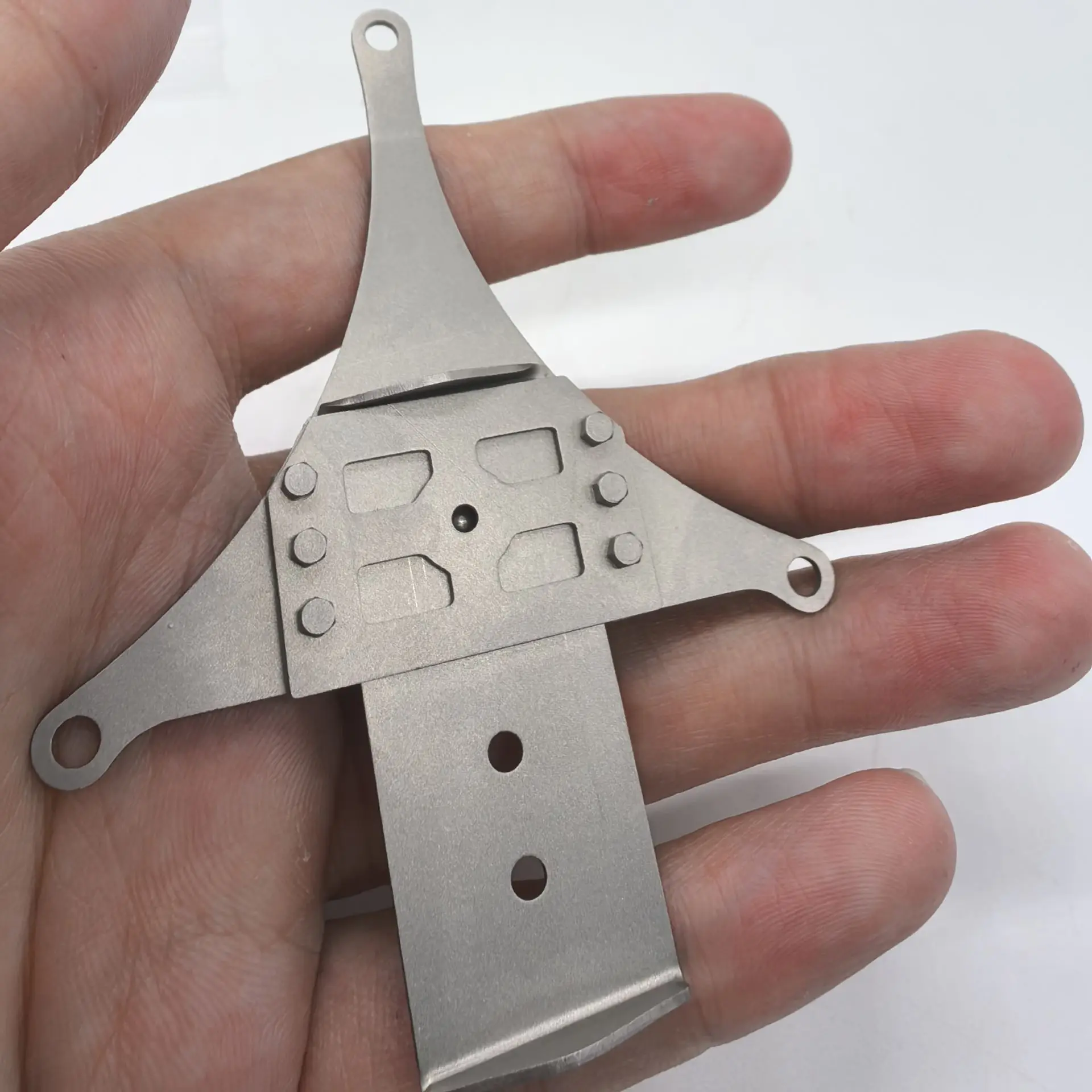 Boucle de batterie en métal moderne avant RC 1/14, siège fixe pour camion Iveco, pièces de bricolage