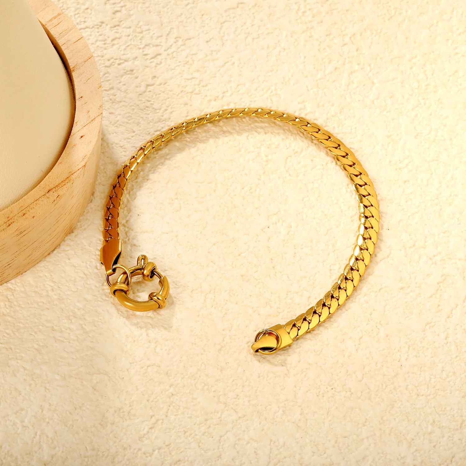 Modisches Edelstahl-Armband mit Vergoldeter Schlangenkette, Titan-Stahl-Armband, Schmuck-Accessoire für Damen und Herren
