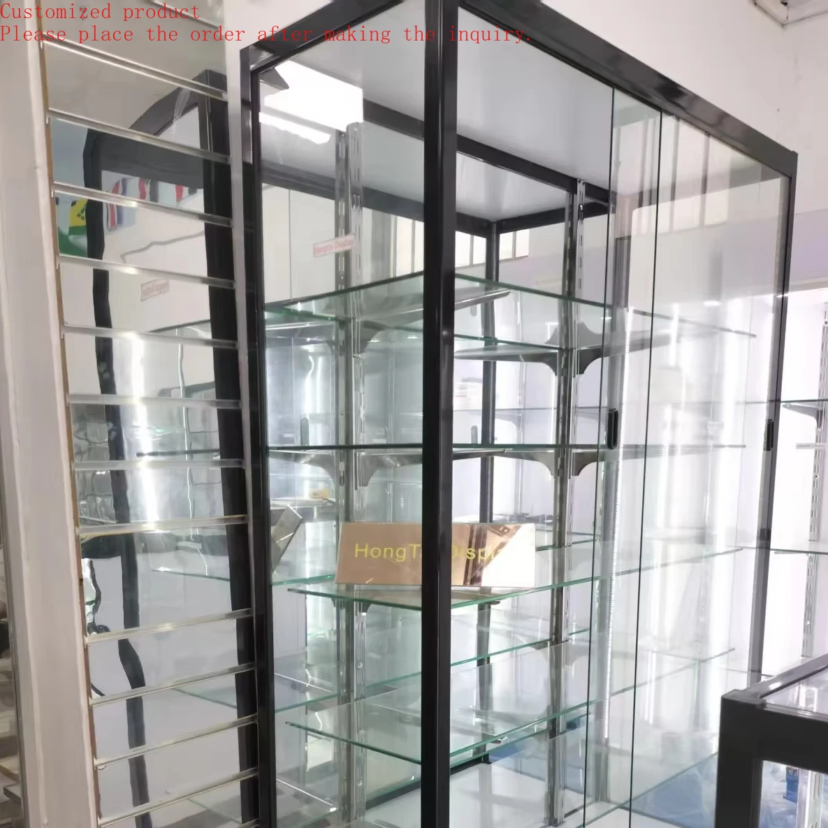 

Custom.Glass Sliding Door Square Aluminum Frame Smoke Shop Shop Fitting Retail Store Display High Showcase