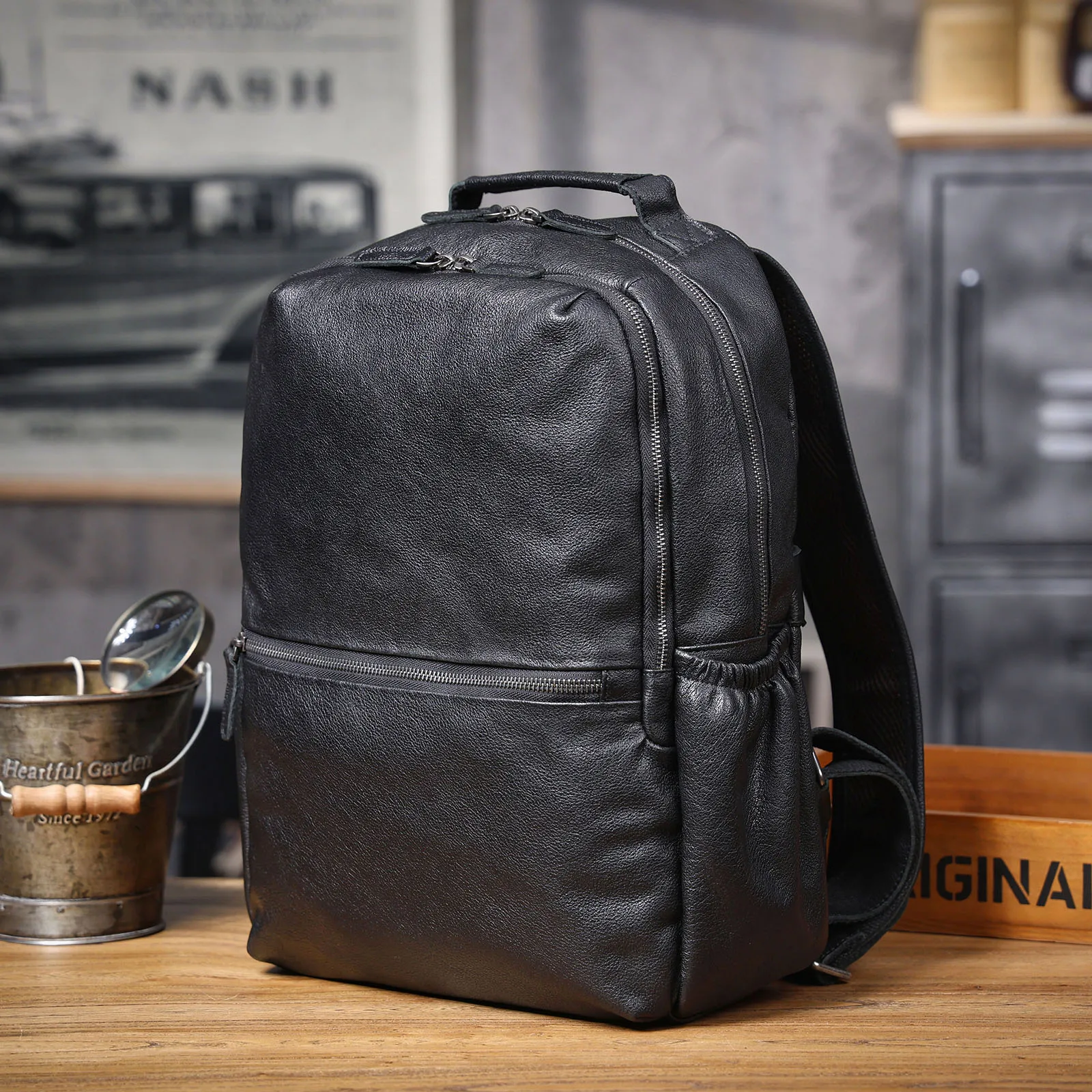 Lässiger Echtleder-Rucksack für Herren, Laptop-Tasche für Männer, Reisetasche aus hochwertigem Rindsleder, modischer Preppy-Stil. – Detail 9