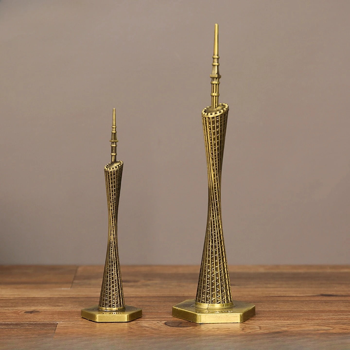 

Гуанчжоу башня маленькая талия металлическая модель здания дорожный сувенир подарок украшение рабочего стола орнамент