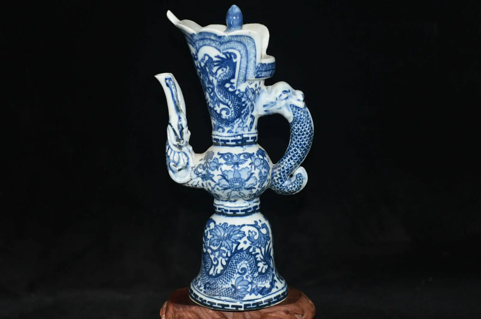 

Chinese Antique Handmade Dragon design Blue and White Porcelain flagon QianLong