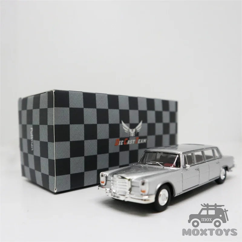 DCT 1:64 Pullman 600 W100 LWB Diecast Model Car