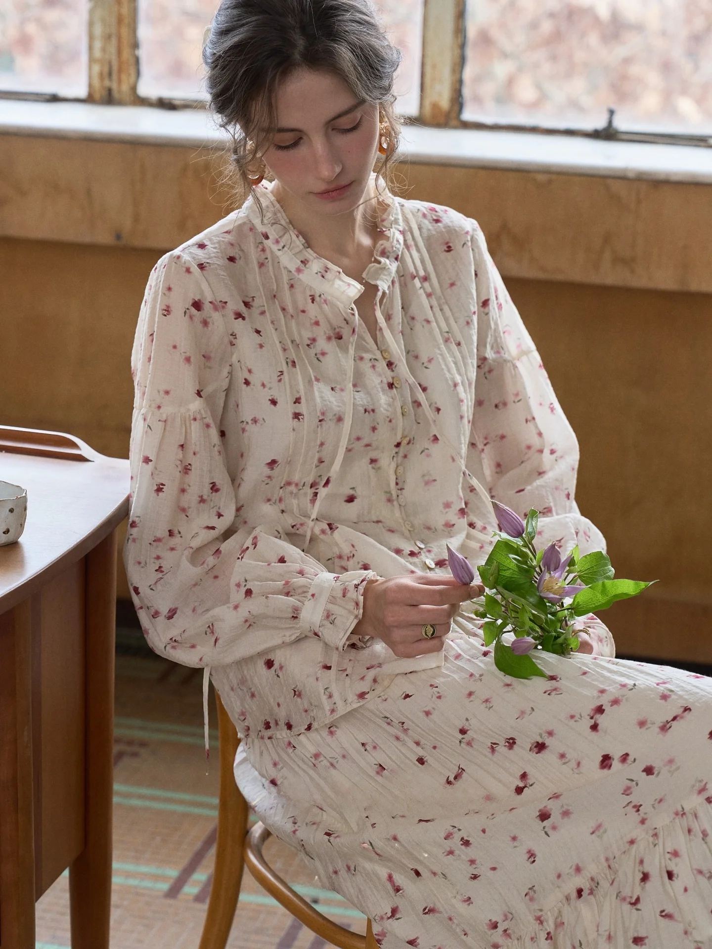 

SimpleRetro Women's Gentle Floral Silk Shirt French Style Loose Fit Long Sleeve Breathable Comfortable Spring Commute Top