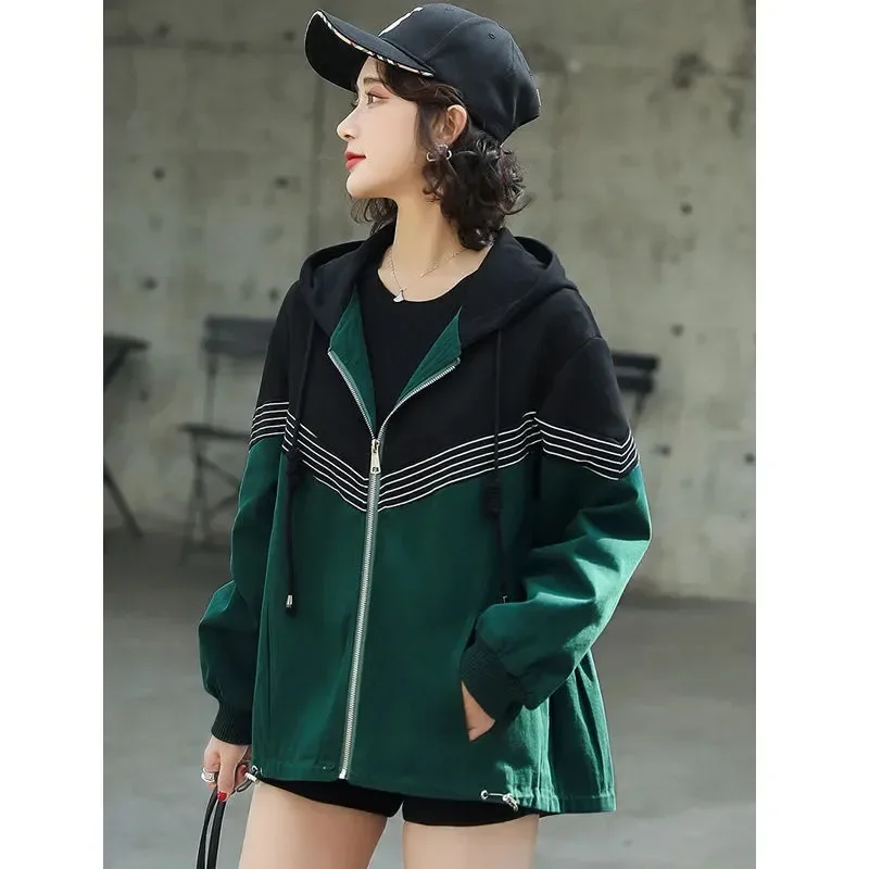 

Женская свободная куртка на молнии с капюшоном, полосатыми вставками и карманами, уличный стиль для весенне-осенней повседневной одежды