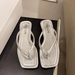 Nuove scarpe infradito In cristallo di lusso appartamenti infradito estive per ragazze pantofole per il tempo libero semplici all'aperto In oro argento