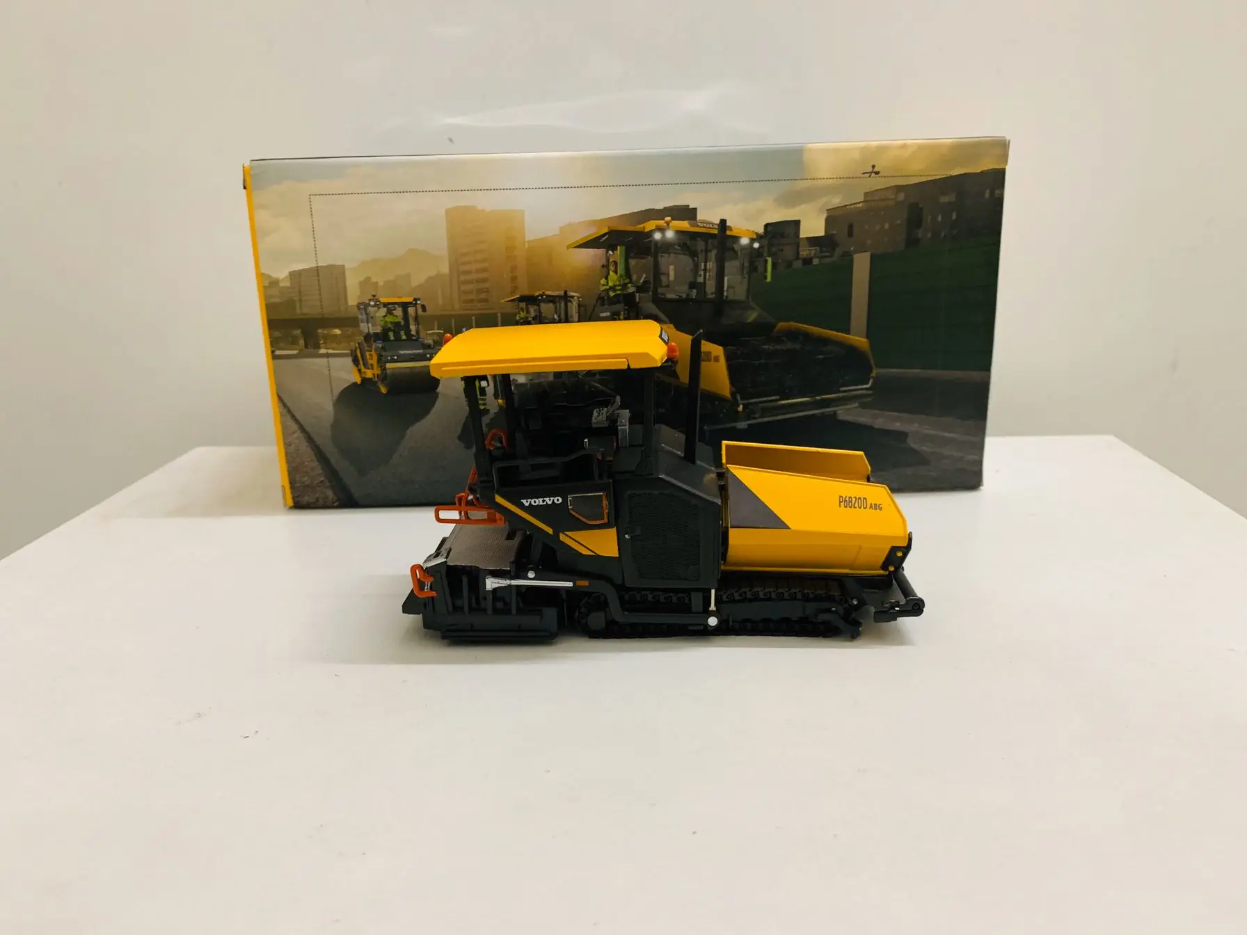 P6820D Tarmac Paver 1:50 Scale Die-Cast Collection Model New in Box