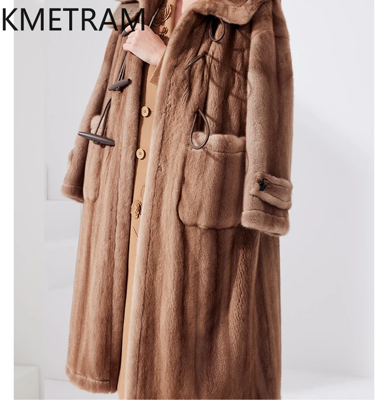 سترة نسائية من فرو المنك الطبيعي لعام 100% معطف فرو حقيقي طويل بني عالي الجودة مع غطاء محرك السيارة معاطف شتوية ملابس نسائية 2025 صولبات نسائية