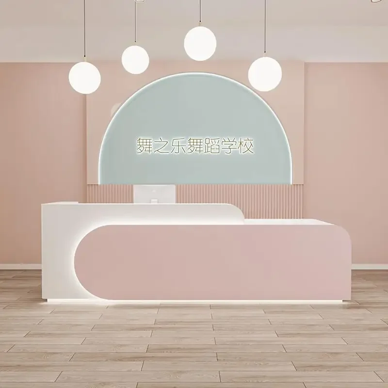 

Кассовая стойка регистрации, танцевальная подготовка, магазин детской одежды, студия установки матери и ребенка, эстетический ранний бар