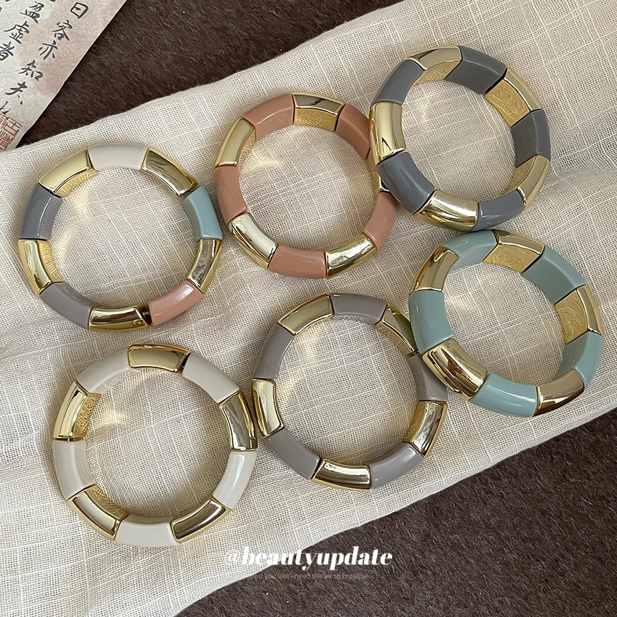 Segmented Curved Chunky Bangle Bracelet Exhibiting Two Tone Color Block Finish Suitable For Autumn Casual Styling Wrist Accent