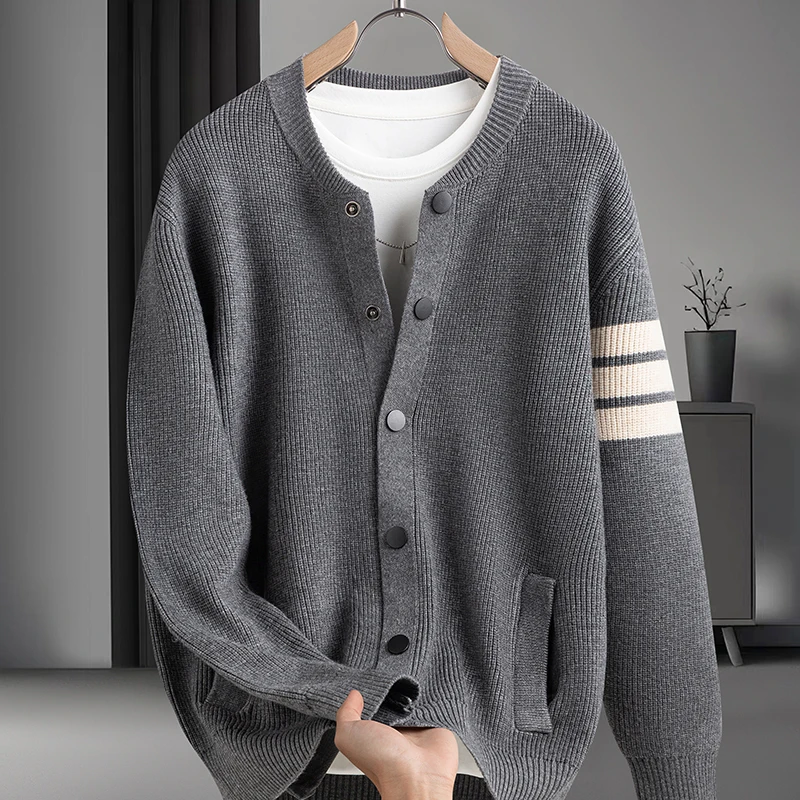 Erschwinglicher Luxus Herren Langarm-Pullover Jacke Rundhals Echte Tasche Einreihiger Strickpullover Klassischer Trend Herrenkleidung – Detail 9
