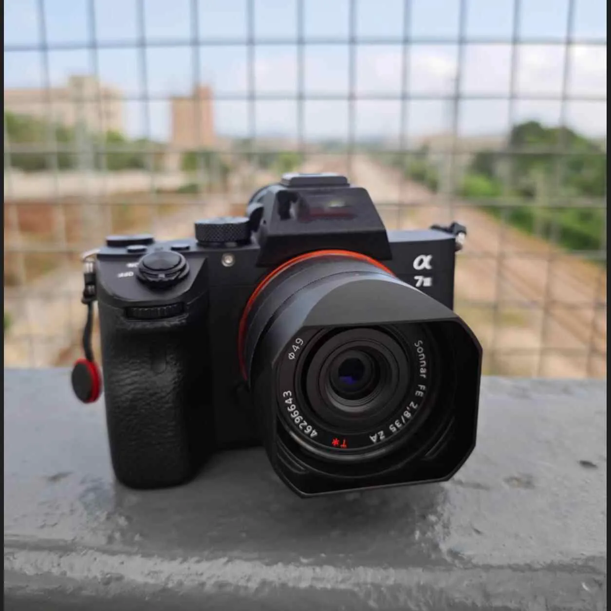 

New Metal Lens Hood Fit for Sony FE 35mm f/2.8, 55mm f/1.8 RX1 / RX1R / RX1R II / RX1R III Lenses