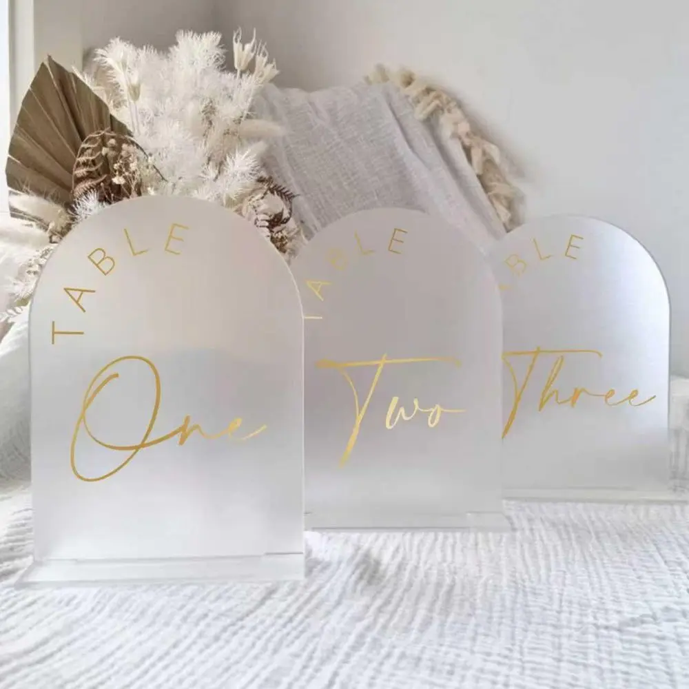 Números de mesa de boda de arco esmerilado 1-25 con soportes, letrero de arco acrílico de 5x7 pulgadas con letras doradas, números de mesa de acrílico esmerilado