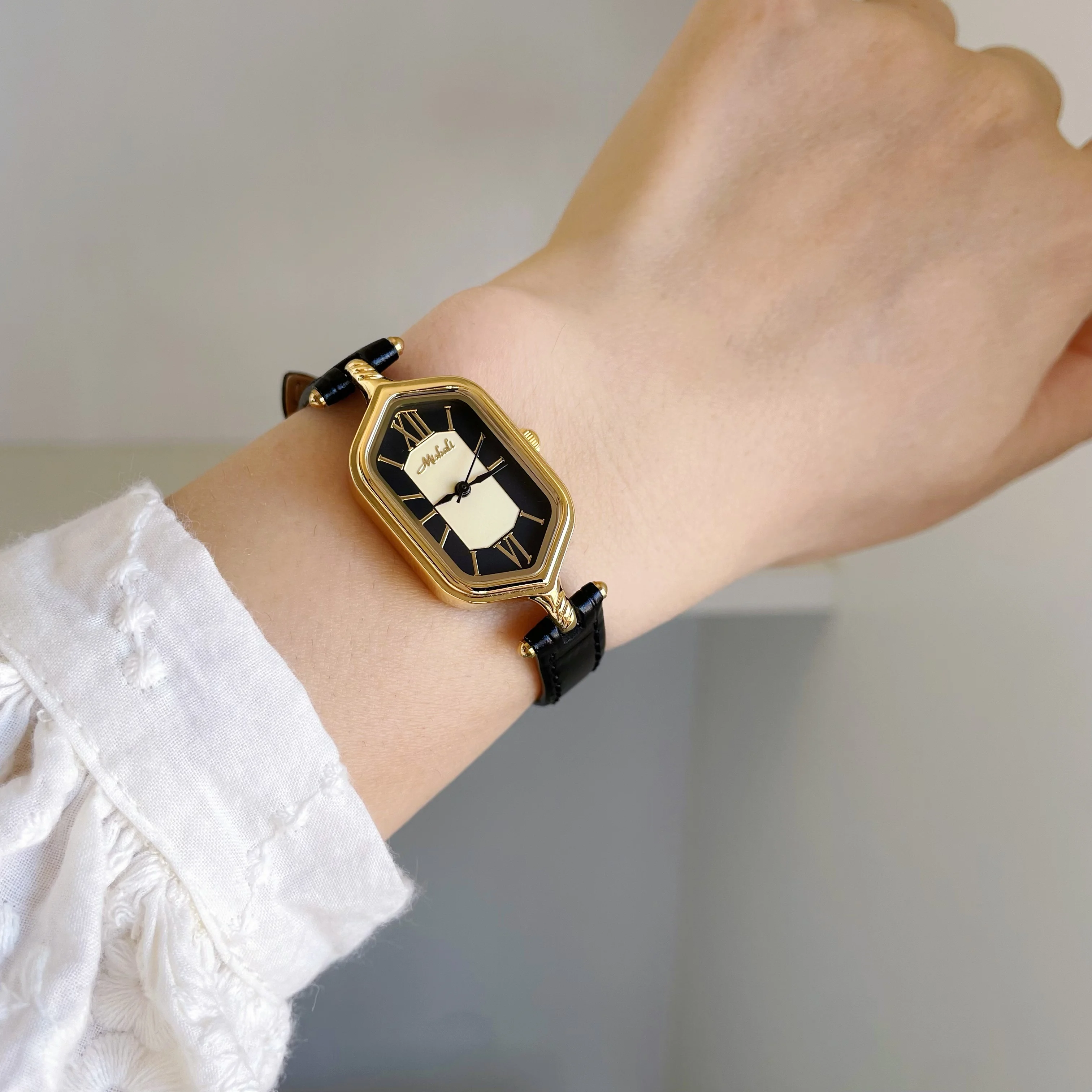 Leather Watch Women'S Polygonal Designer Watch Simple Temperament Fashion Luxury New Women'S Quartz Watch Birthday Gift