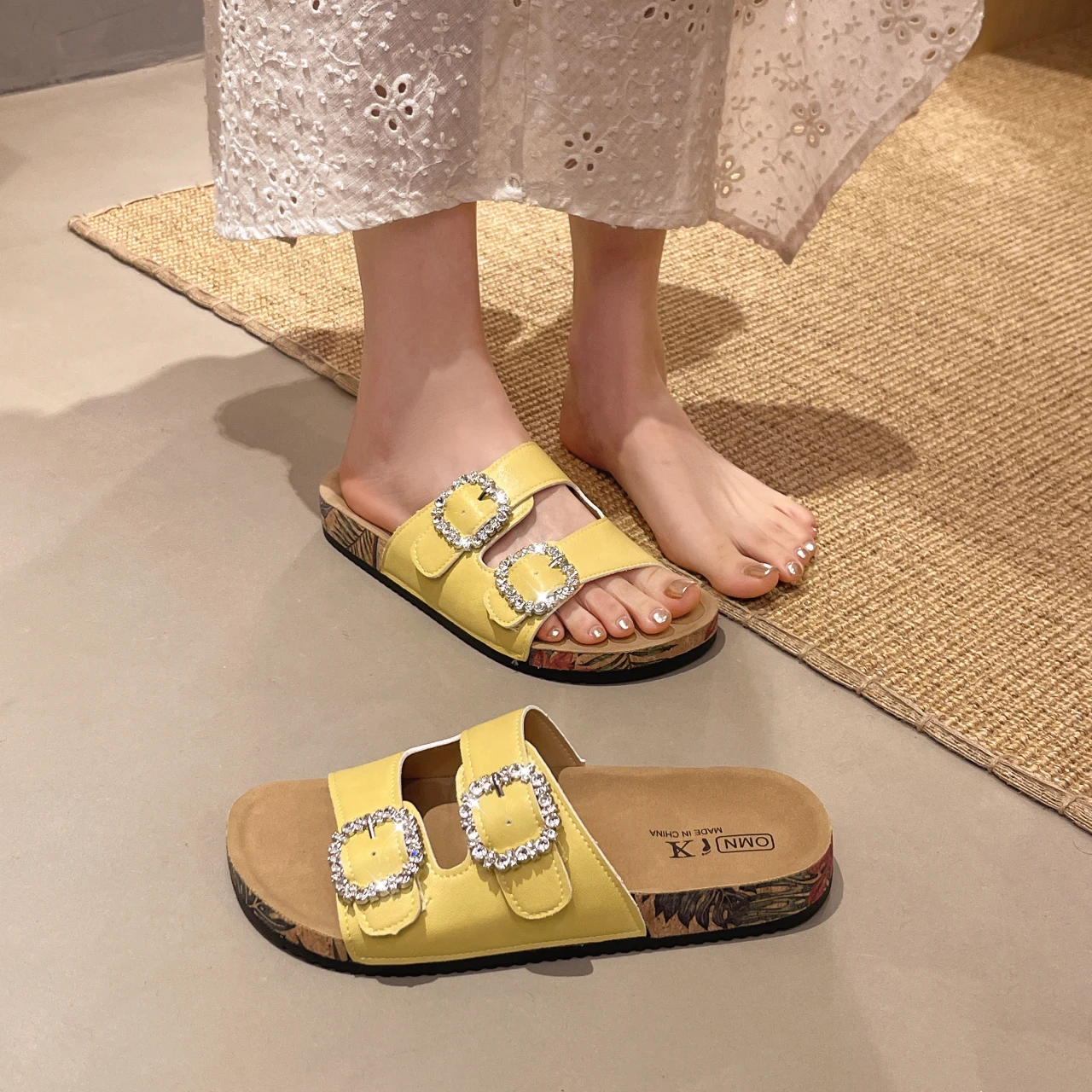 Women's Fashionable Metal Double Buckle Decorative Flat Slippers 2026 Summer New Style Outdoor Leisure Non-slip Beach Slippers