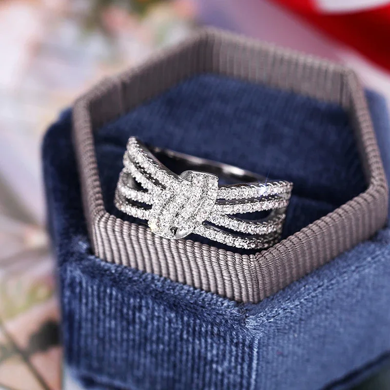 Huitan Romantic Knot Shape Rings for Lady with Brilliant Cubic Zirconia Gorgeous Exquisite Engagement Jewelry Delicate Accessory
