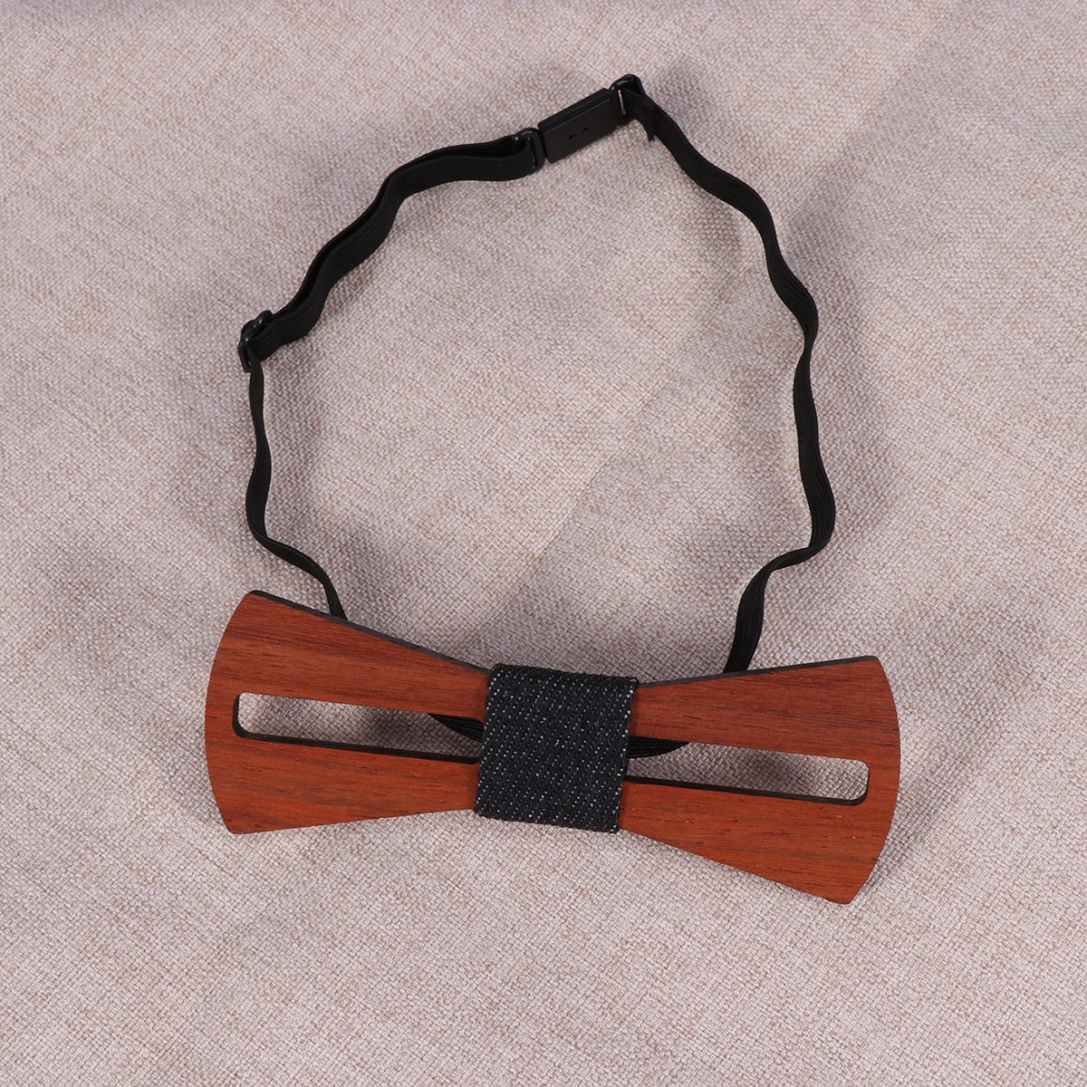 

1Pcs Men Bow Tie Wooden Medium Hollow Out Adjustable Strap Unique Design Wedding Party Necktie Tie