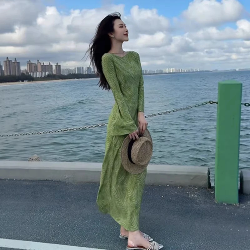 

2026 New Corrugated Print Long Dress Women With Round Neck And Bell Sleeves, Suitable Vacation And Beach Wear