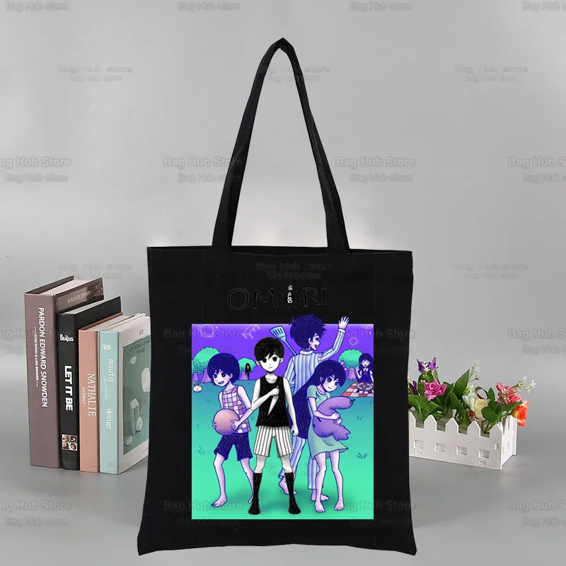 Omori Game Anime Funny Tote Bag للجنسين حقائب قماش أكياس التسوق المطبوعة حقيبة كتف عادية قابلة للطي باللون الأسود