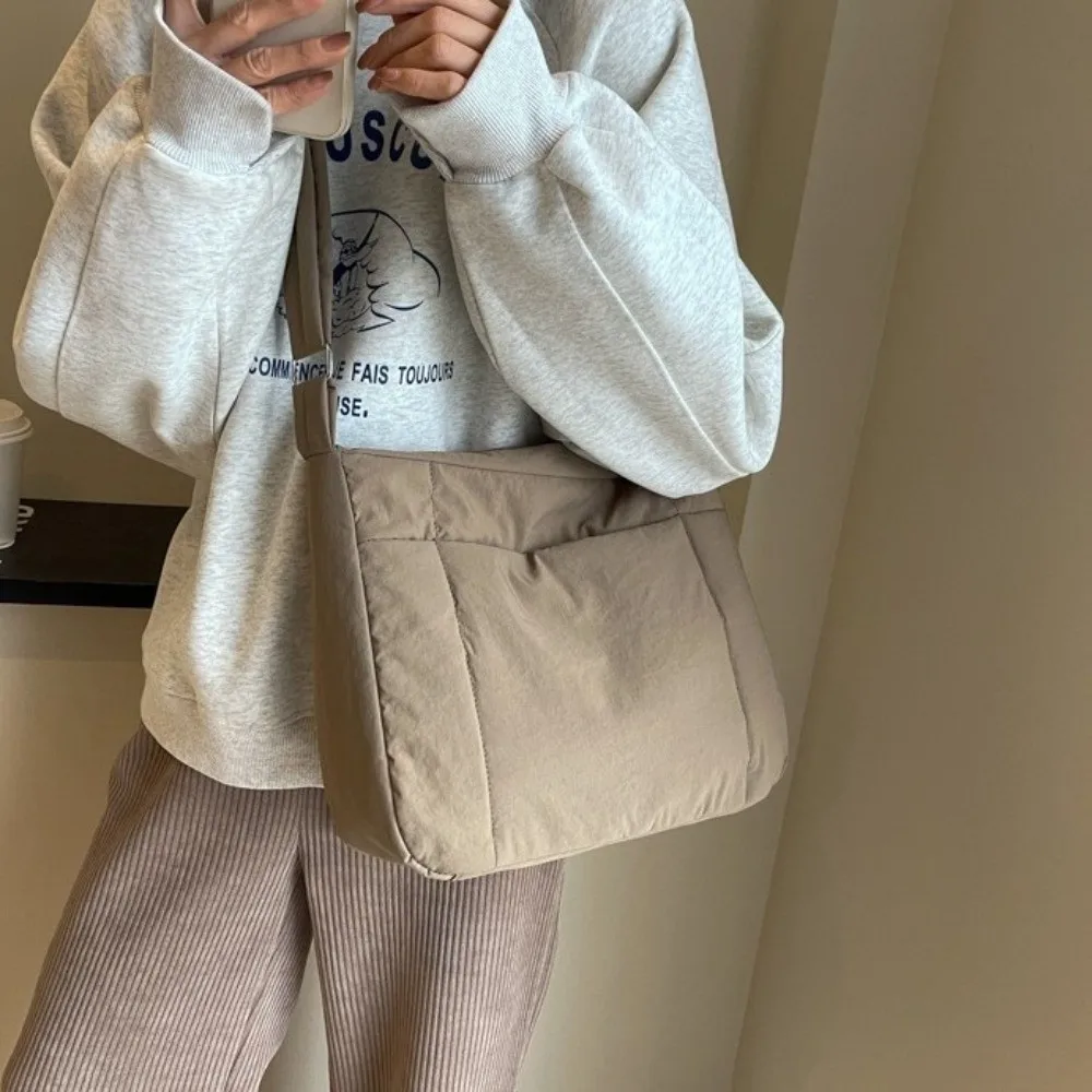 

Стеганая пуховая хлопковая сумка на плечо, большая вместительная однотонная пухлая сумка, космическая хлопковая нейлоновая сумка в корейском стиле для офисного работника