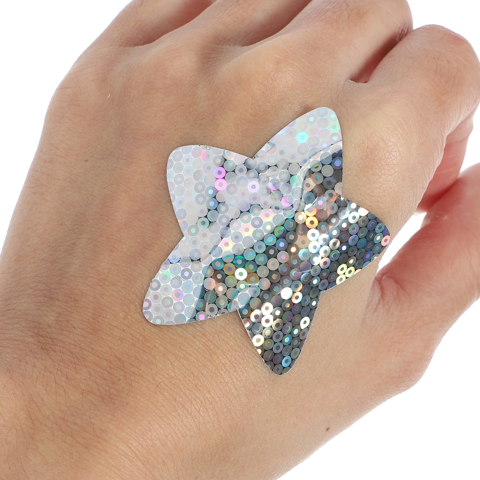 50 قطعة من ضمادات النجوم اللامعة خفيفة الوزن محمولة لاصقة للجروح قابلة للتنفس وصديقة للبشرة وحماية الإسعافات الأولية للعائلة