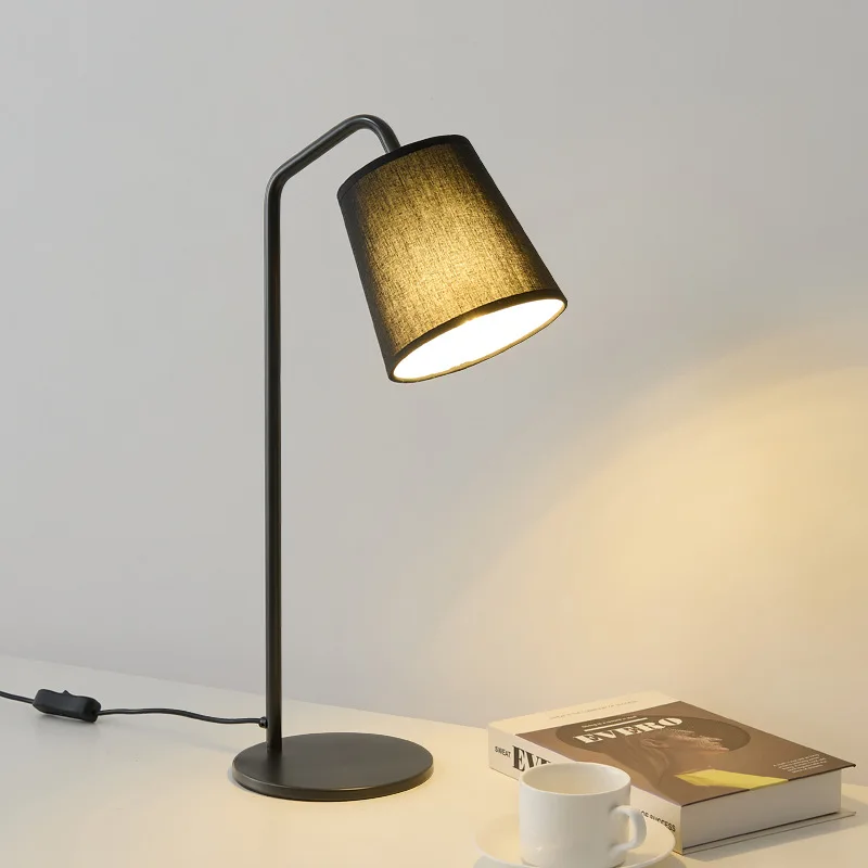 مصباح بجانب السرير فاخر من النحاس بالكامل، مصباح مكتبي لغرفة المعيشة والفندق