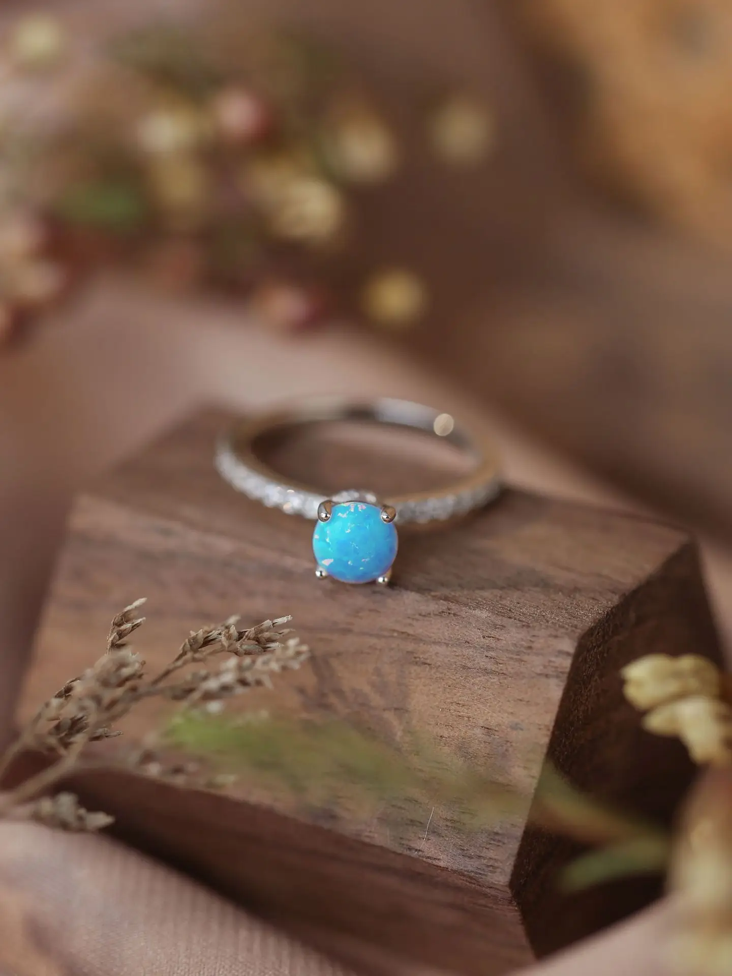 New Hot Selling Pure 925 Silver Round Blue Opal Ring Inlaid with a Row of Zircon with Delicate Sweet Style for Women