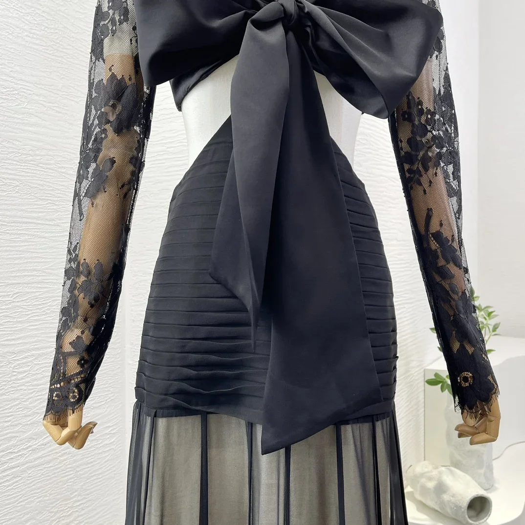 2025 vestido maxi plisado con cintura recortada y manga larga con lazo largo de encaje negro