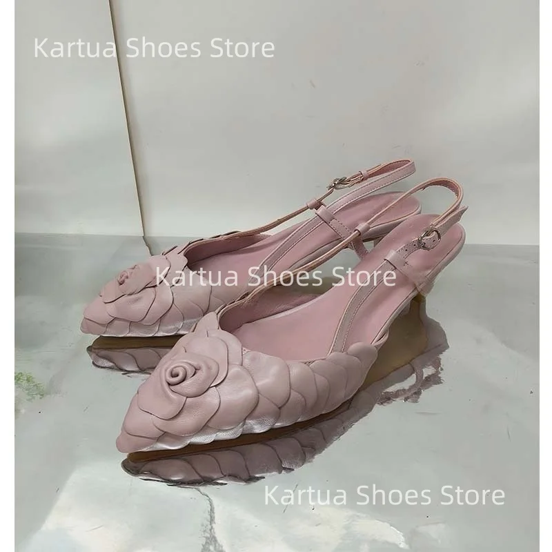 

Женские бежевые кожаные туфли-лодочки с открытой пяткой, украшенные розами, босоножки на среднем каблуке с острым носком, элегантные вечерние свадебные туфли с цветочным декором