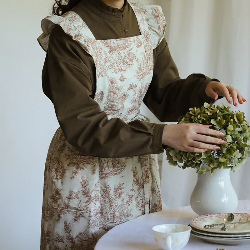 مريلة مطبخ مكشكشة من القطن المقاوم للماء بطباعة طويلة مع جيوب للنساء بينافور متقاطعة للطهي والخبز والبستنة